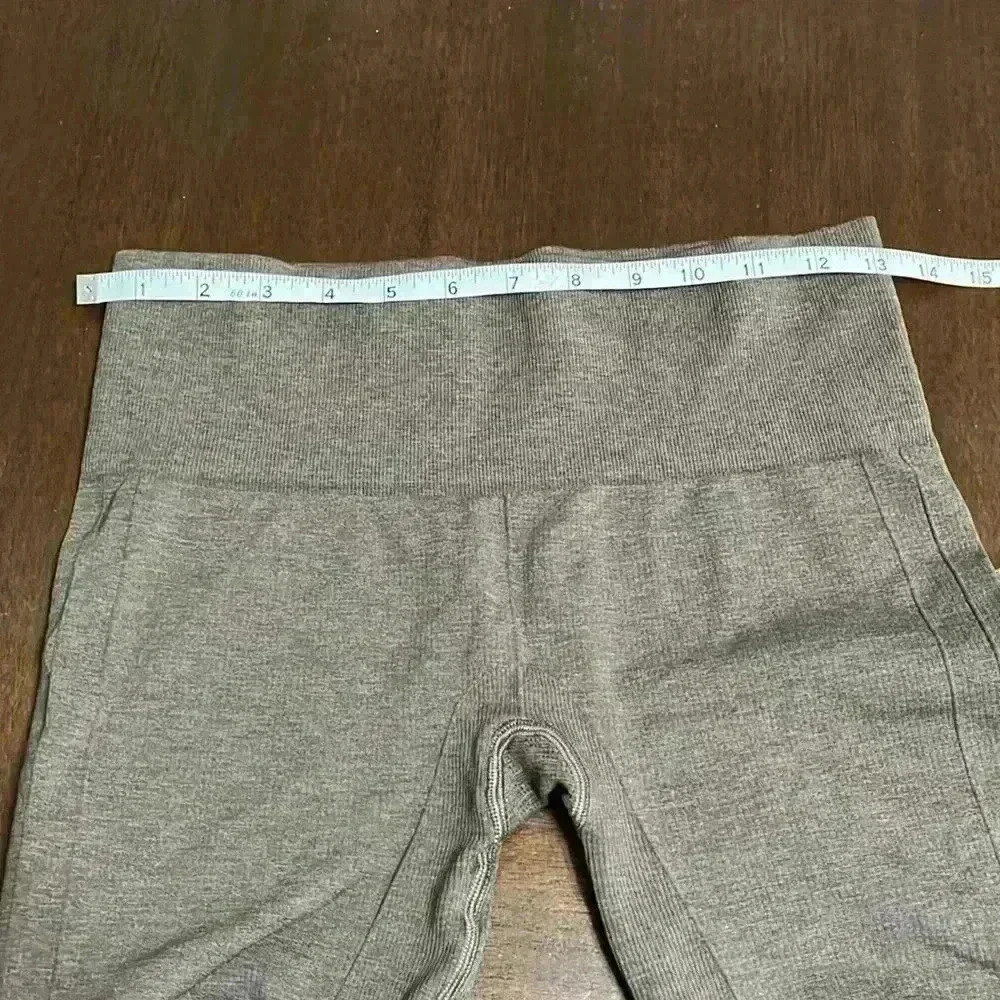 Lululemon crop legging - Picture 7 of 9